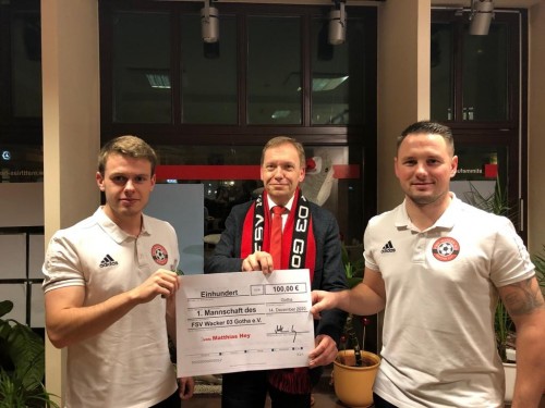 100 Euro für die Mannschaftskasse - Matthias Hey unterstützt in schweren Zeiten