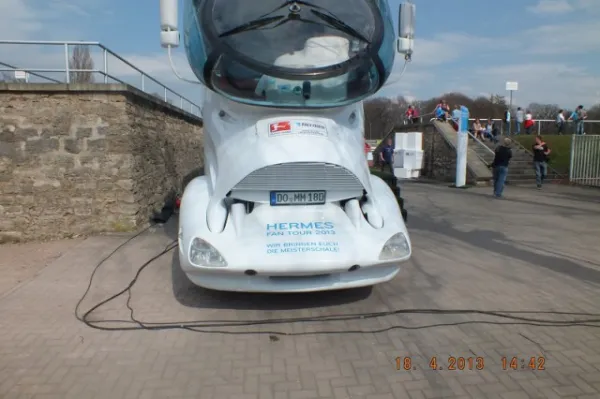 Die Meisterschale im Volkspark-Stadion