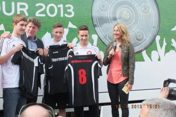 Die Meisterschale im Volkspark-Stadion